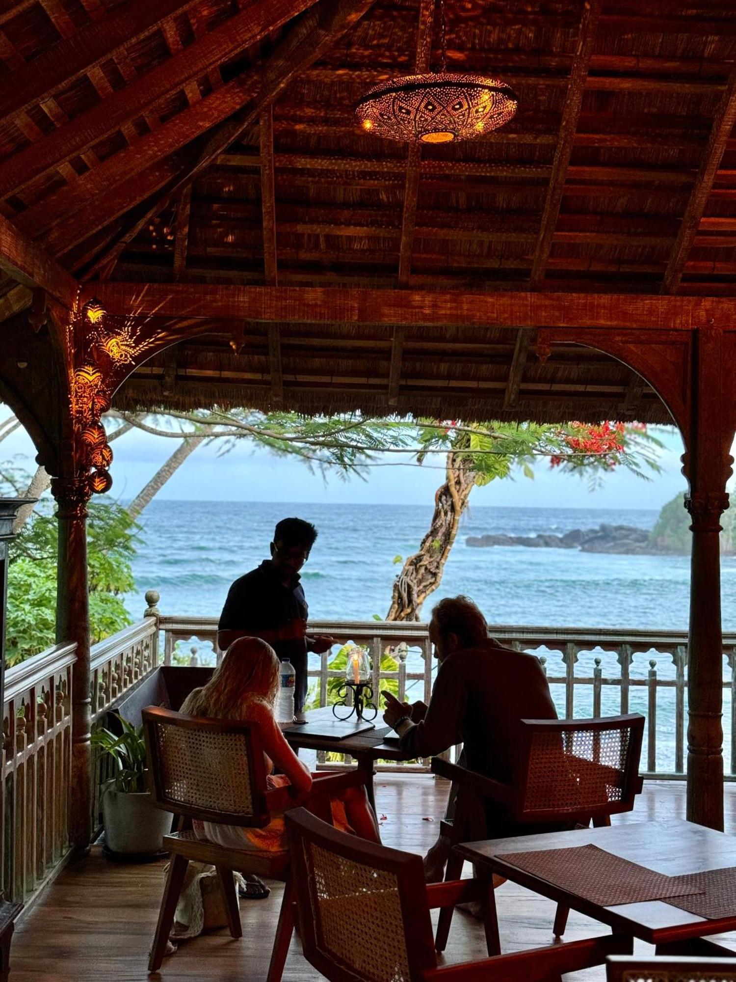Aga Surf View Hotell Tangalle Exteriör bild